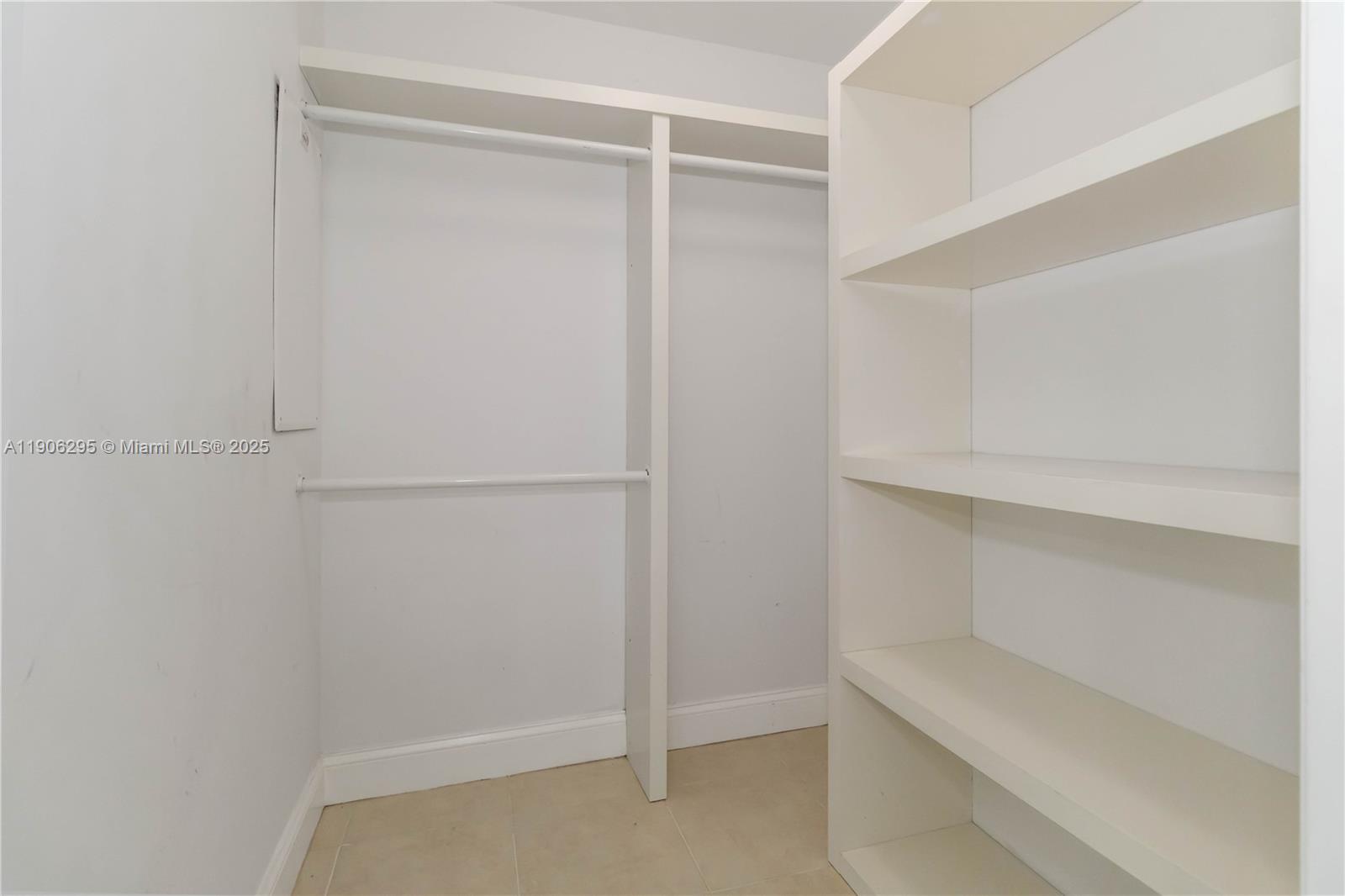 90 SW 3rd St #4305, Miami FL 33130