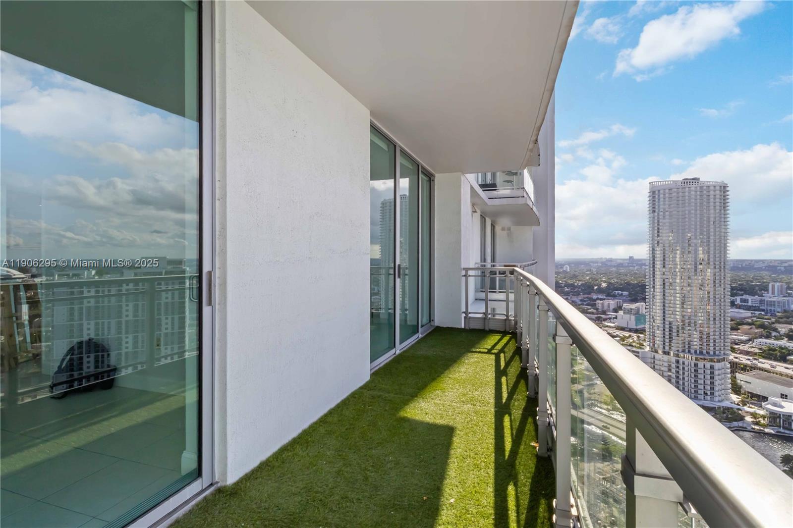 90 SW 3rd St #4305, Miami FL 33130