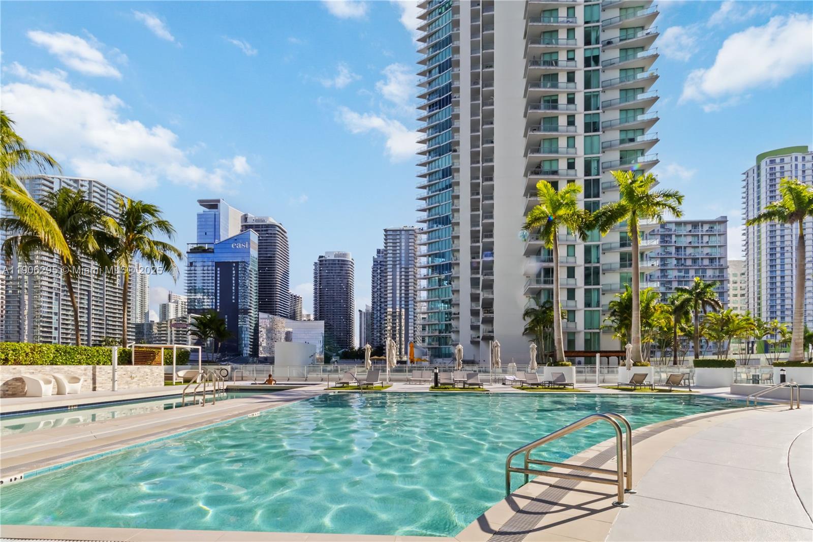 90 SW 3rd St #4305, Miami FL 33130