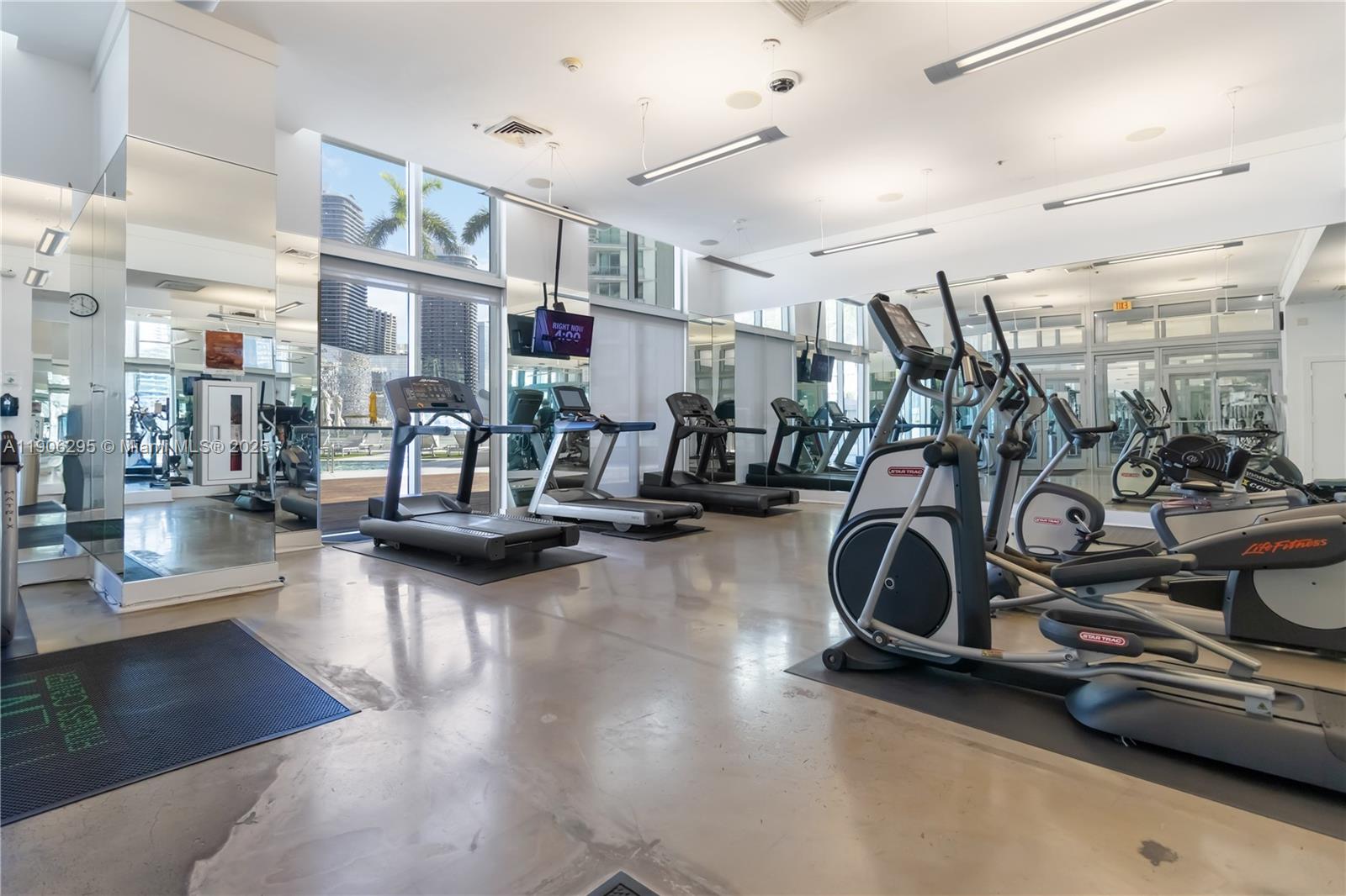 90 SW 3rd St #4305, Miami FL 33130