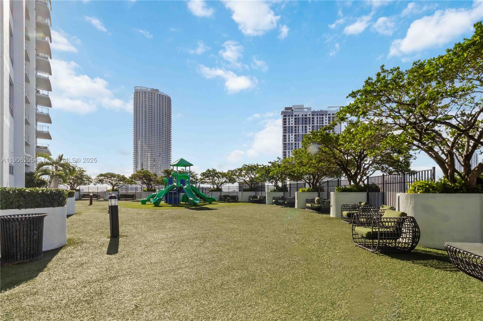 90 SW 3rd St #4305, Miami FL 33130
