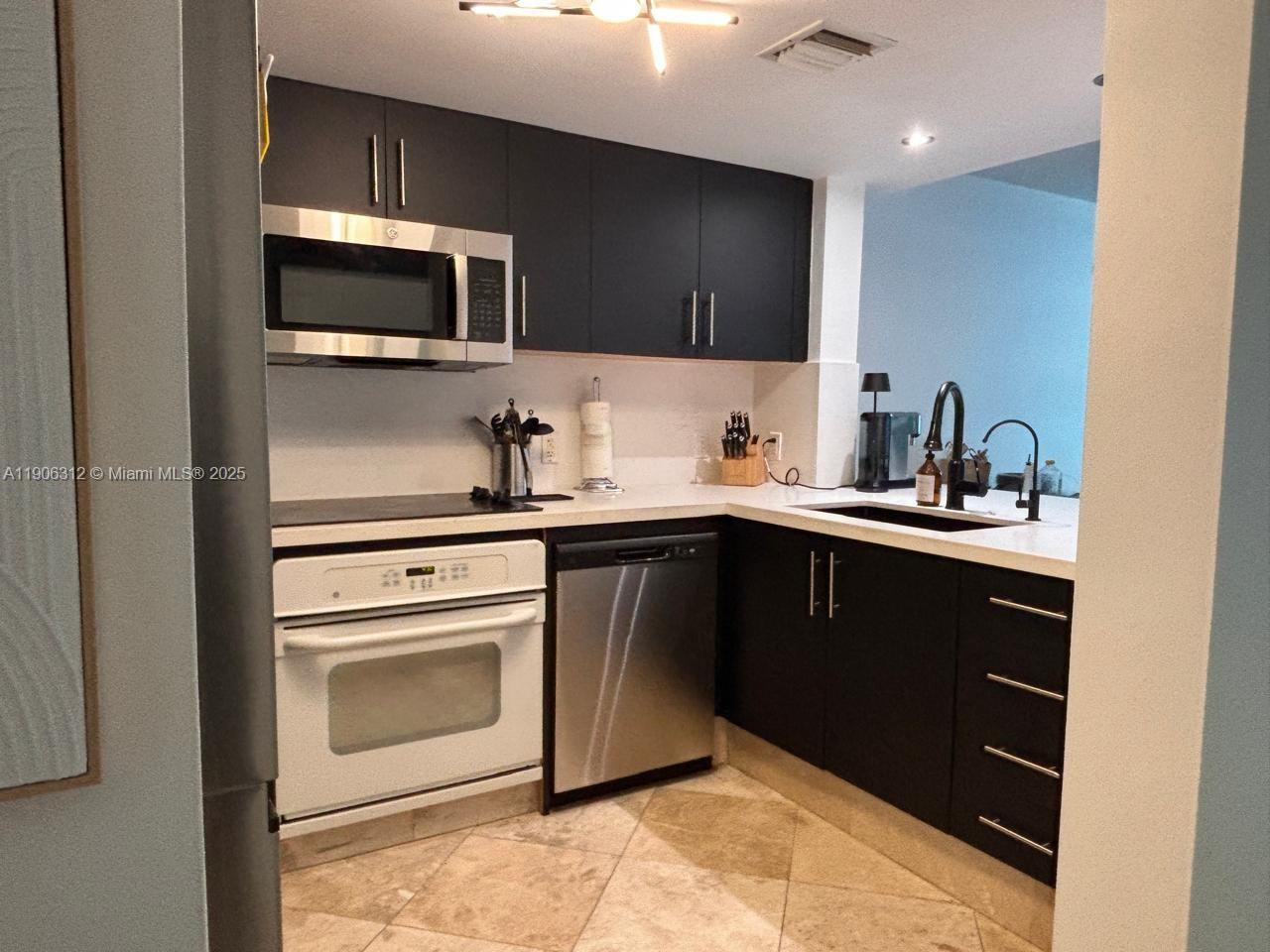 2101 Brickell Ave #903, Miami FL 33129