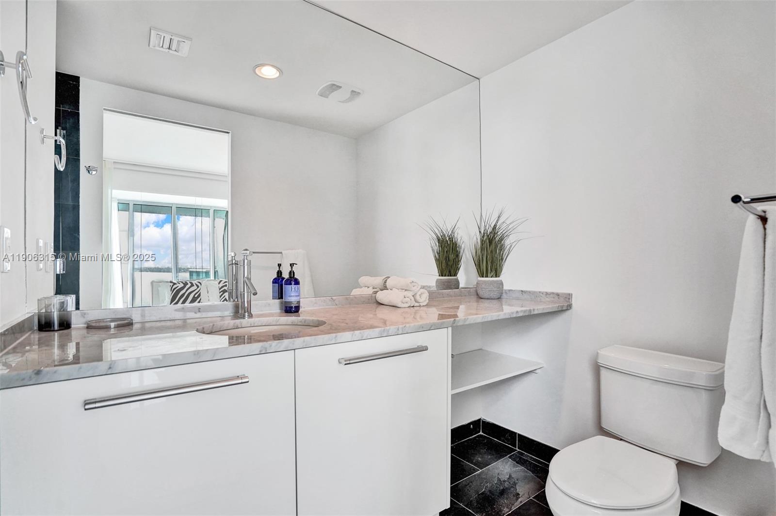 900 Biscayne Blvd #501, Miami FL 33132