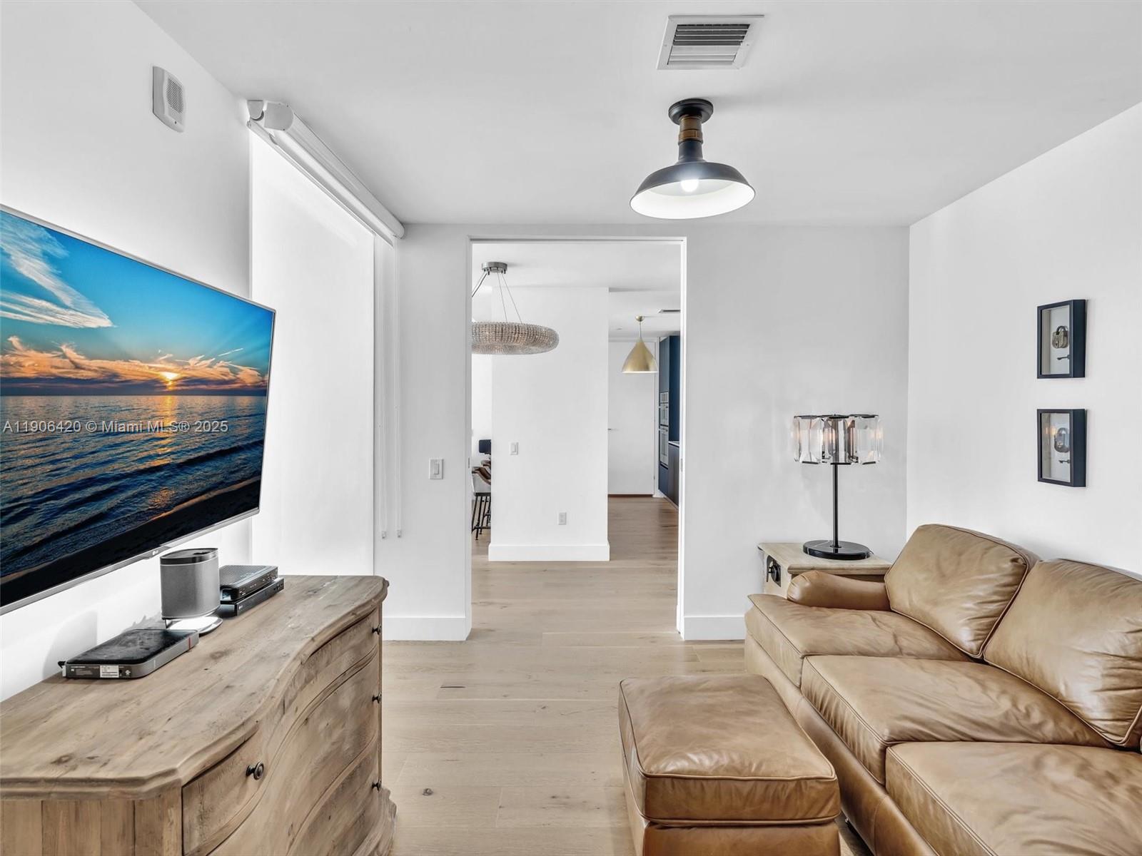 1300 Brickell Bay Dr #4202, Miami FL 33131
