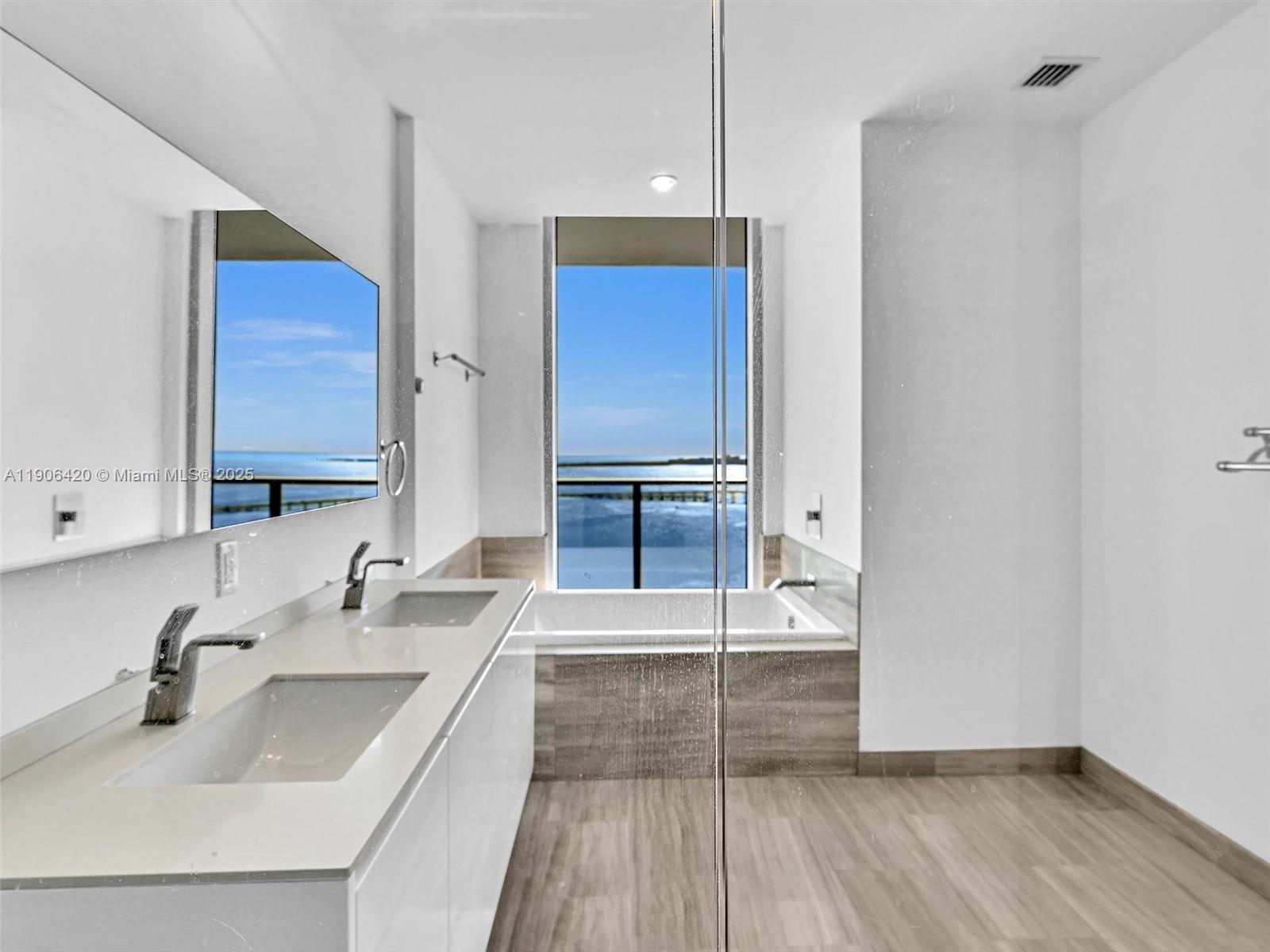 1300 Brickell Bay Dr #4202, Miami FL 33131