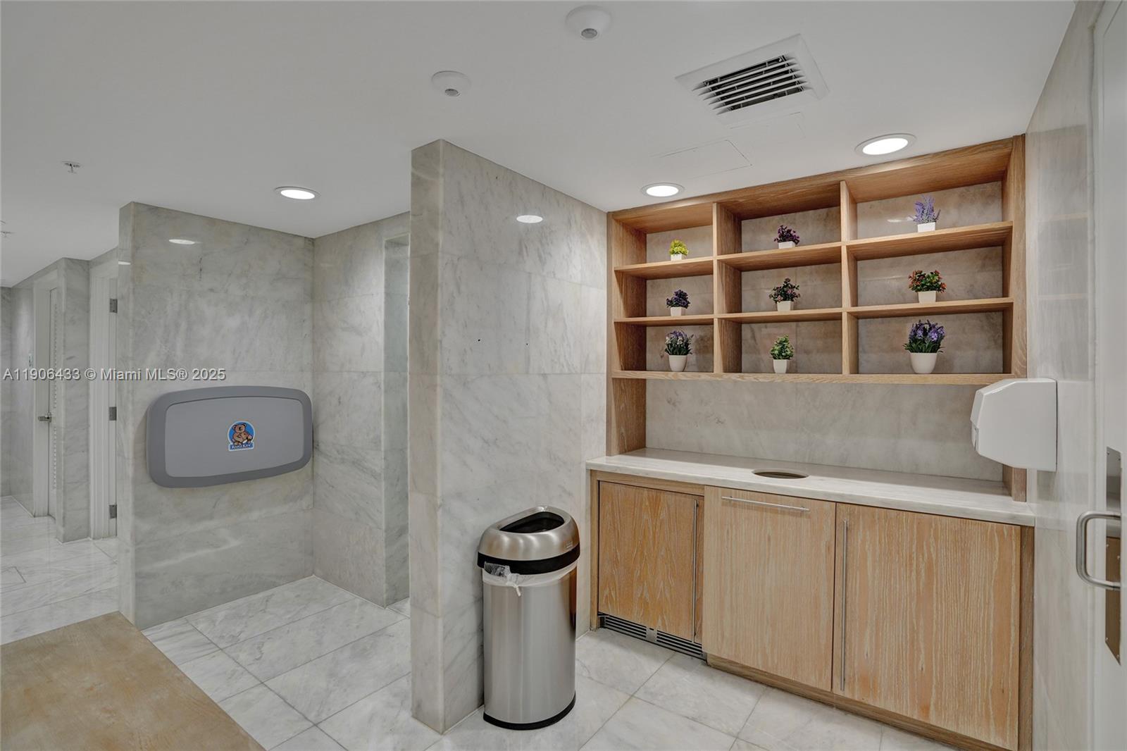 400 Sunny Isles Blvd #116, Sunny Isles Beach FL 33160