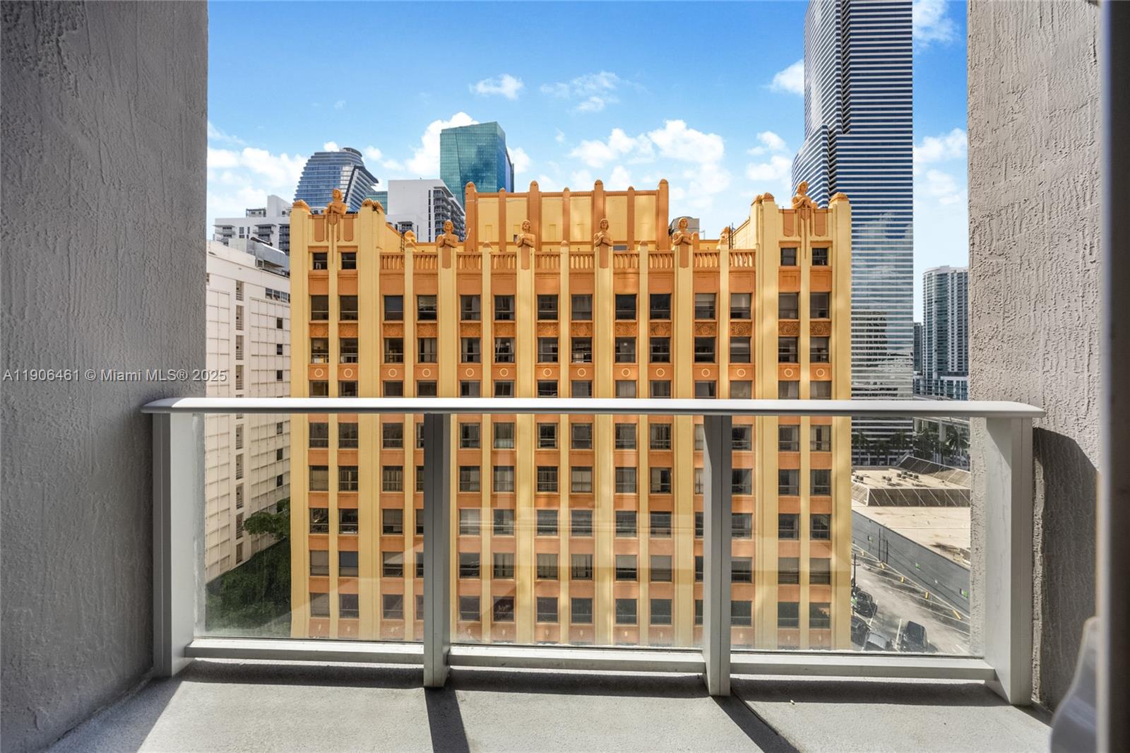 151 SE 1st St #1003, Miami FL 33131