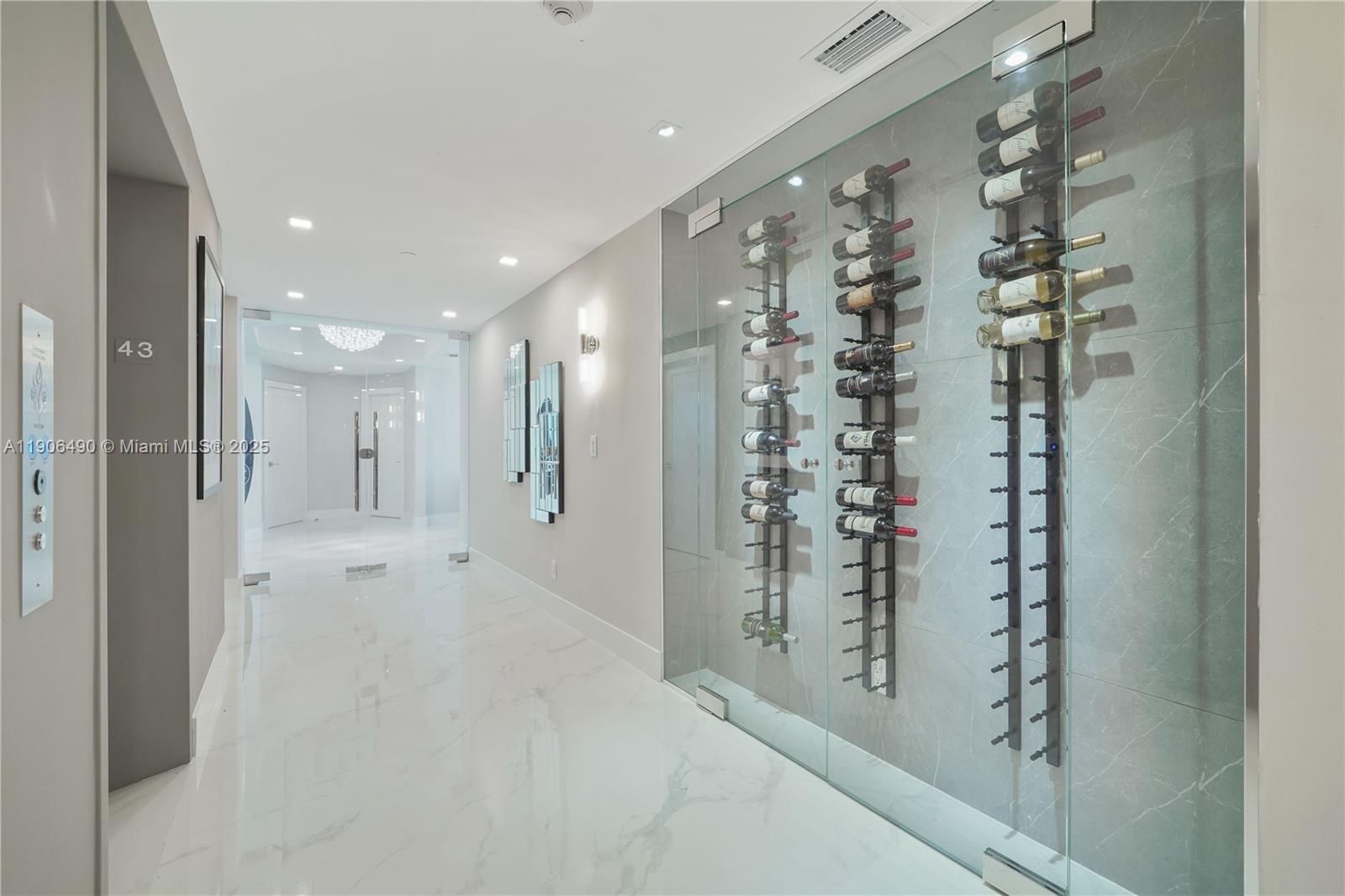 300 S Pointe Dr #4306, Miami Beach FL 33139