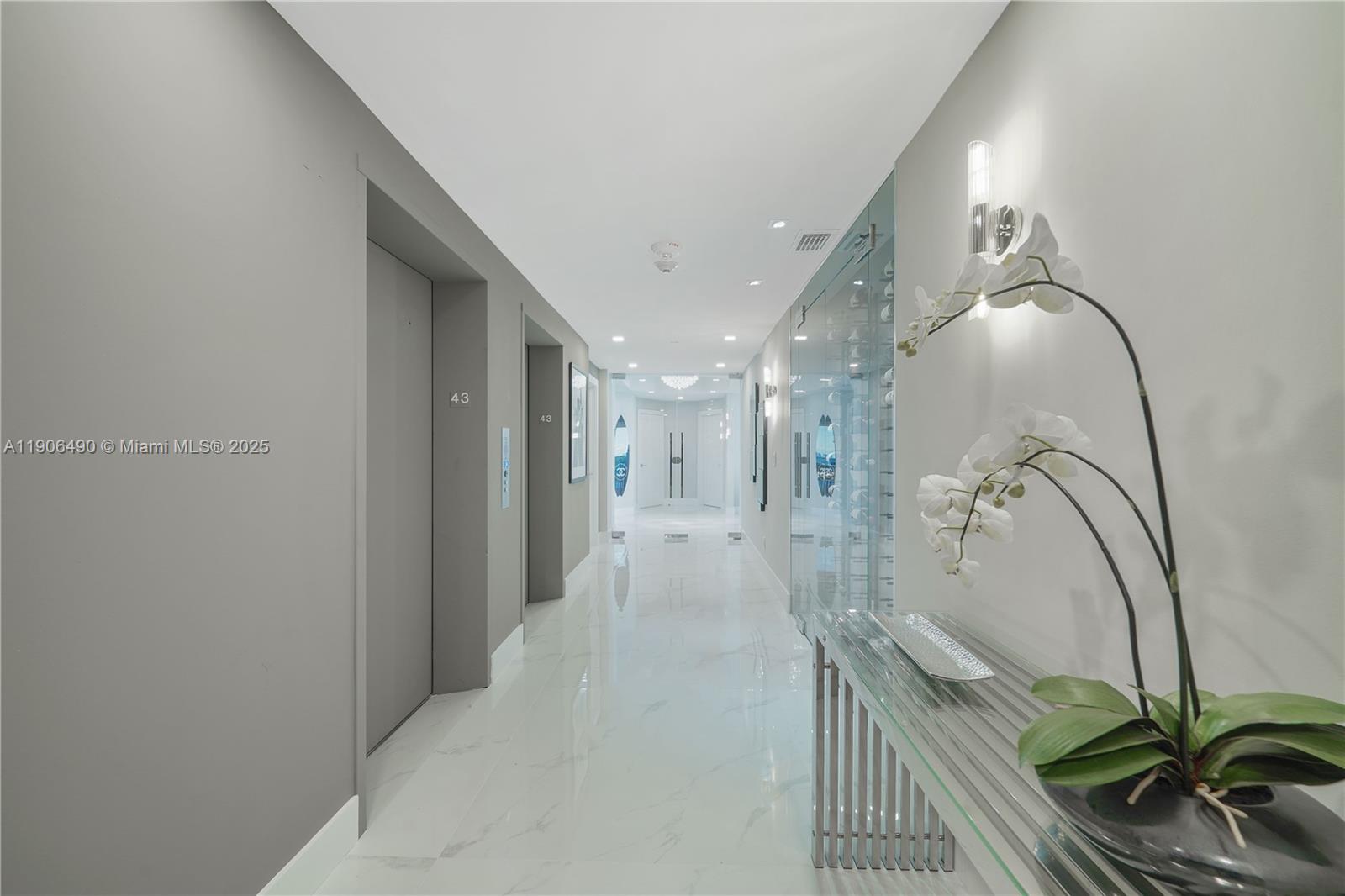 300 S Pointe Dr #4306, Miami Beach FL 33139