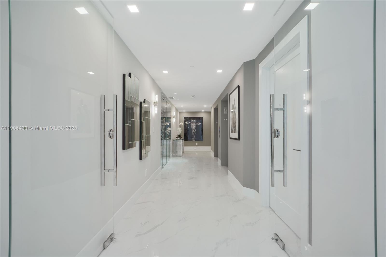 300 S Pointe Dr #4306, Miami Beach FL 33139