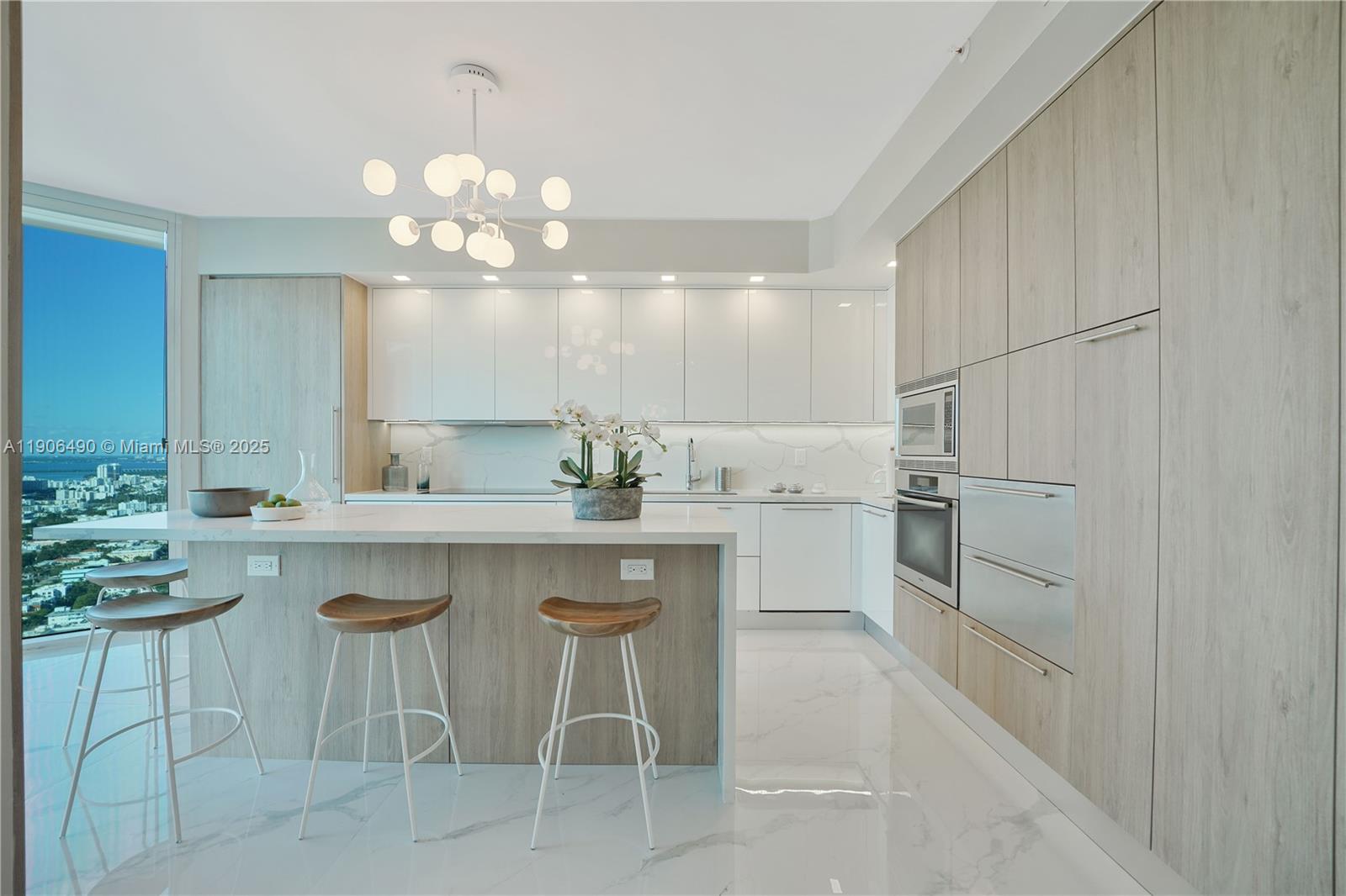 300 S Pointe Dr #4306, Miami Beach FL 33139