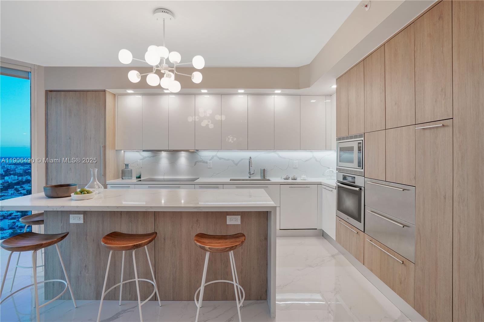 300 S Pointe Dr #4306, Miami Beach FL 33139