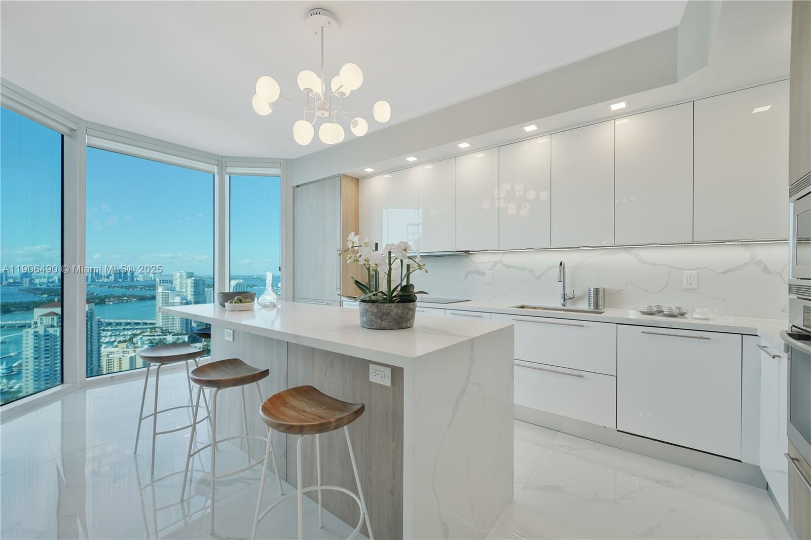 300 S Pointe Dr #4306, Miami Beach FL 33139