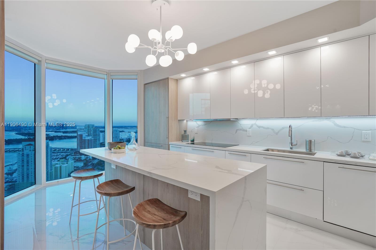 300 S Pointe Dr #4306, Miami Beach FL 33139