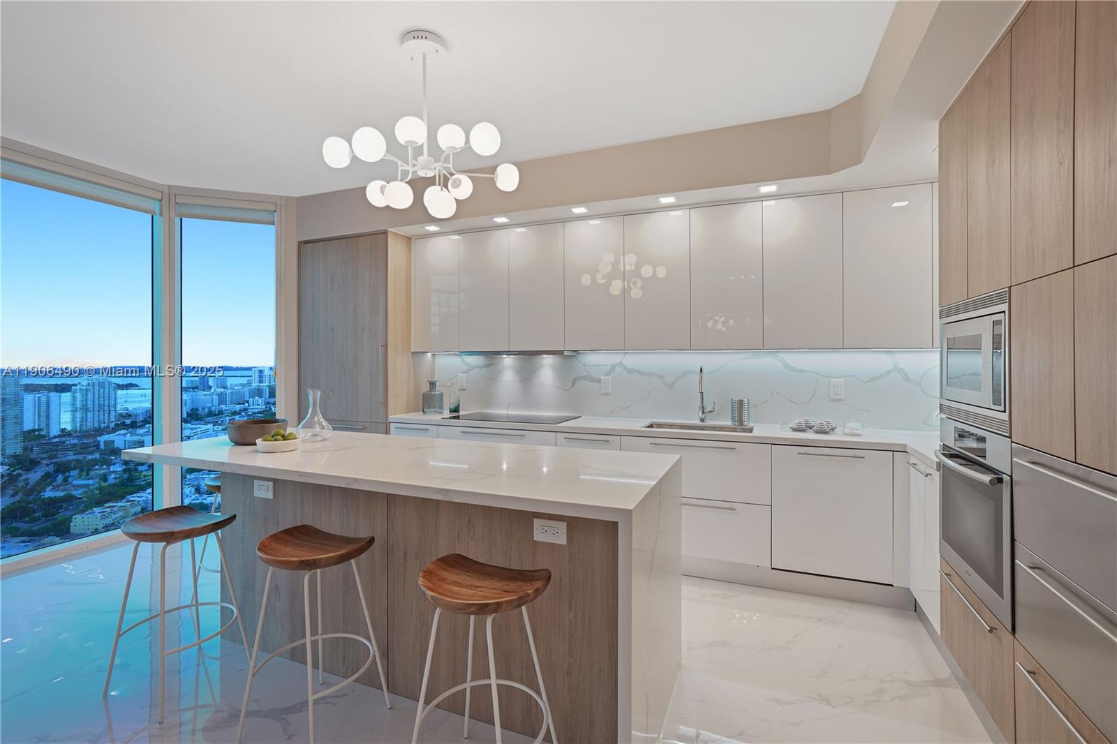 300 S Pointe Dr #4306, Miami Beach FL 33139