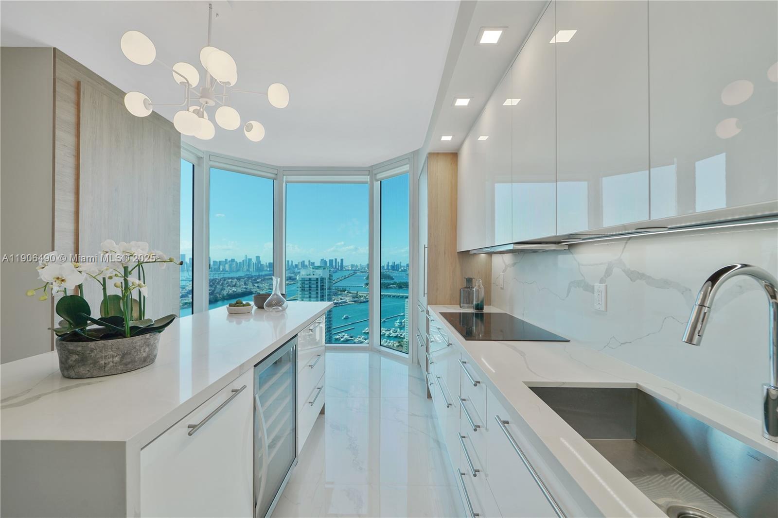 300 S Pointe Dr #4306, Miami Beach FL 33139