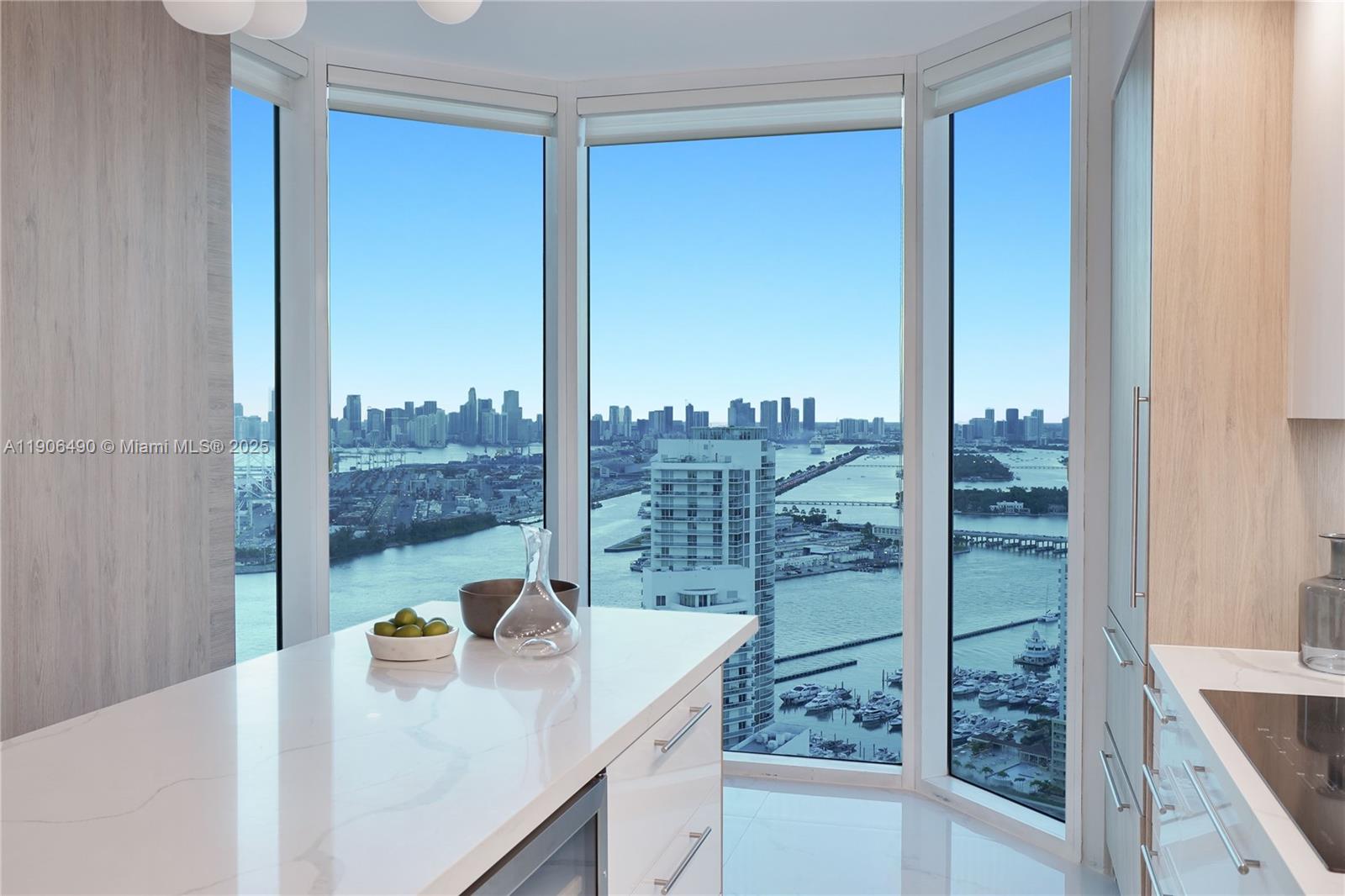 300 S Pointe Dr #4306, Miami Beach FL 33139