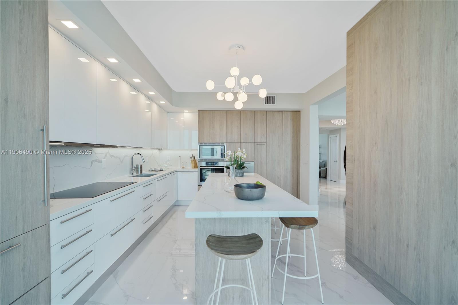300 S Pointe Dr #4306, Miami Beach FL 33139