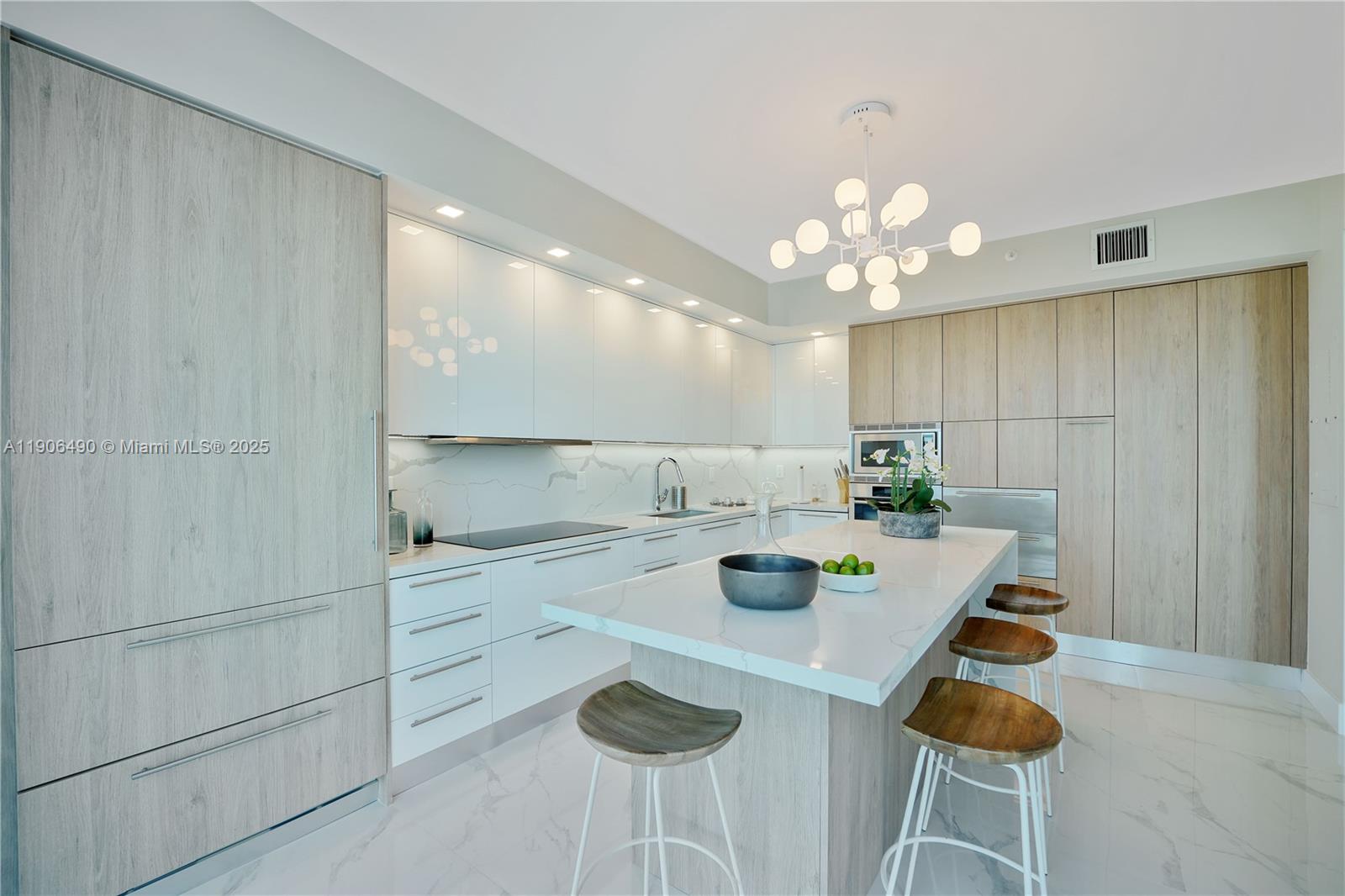 300 S Pointe Dr #4306, Miami Beach FL 33139