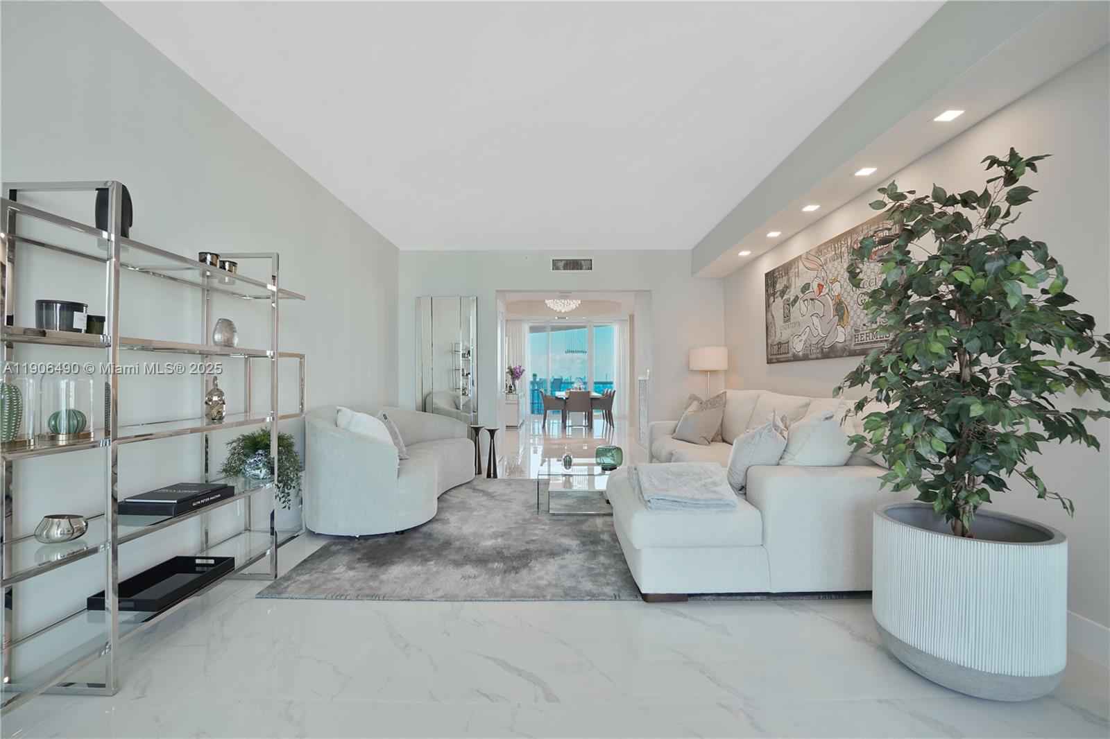 300 S Pointe Dr #4306, Miami Beach FL 33139