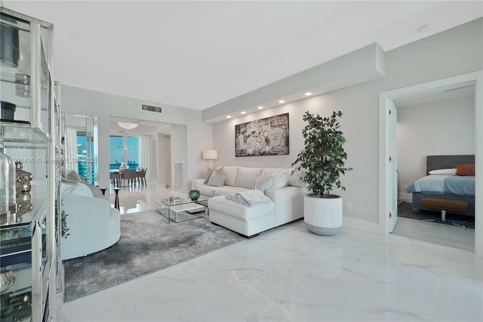 300 S Pointe Dr #4306, Miami Beach FL 33139
