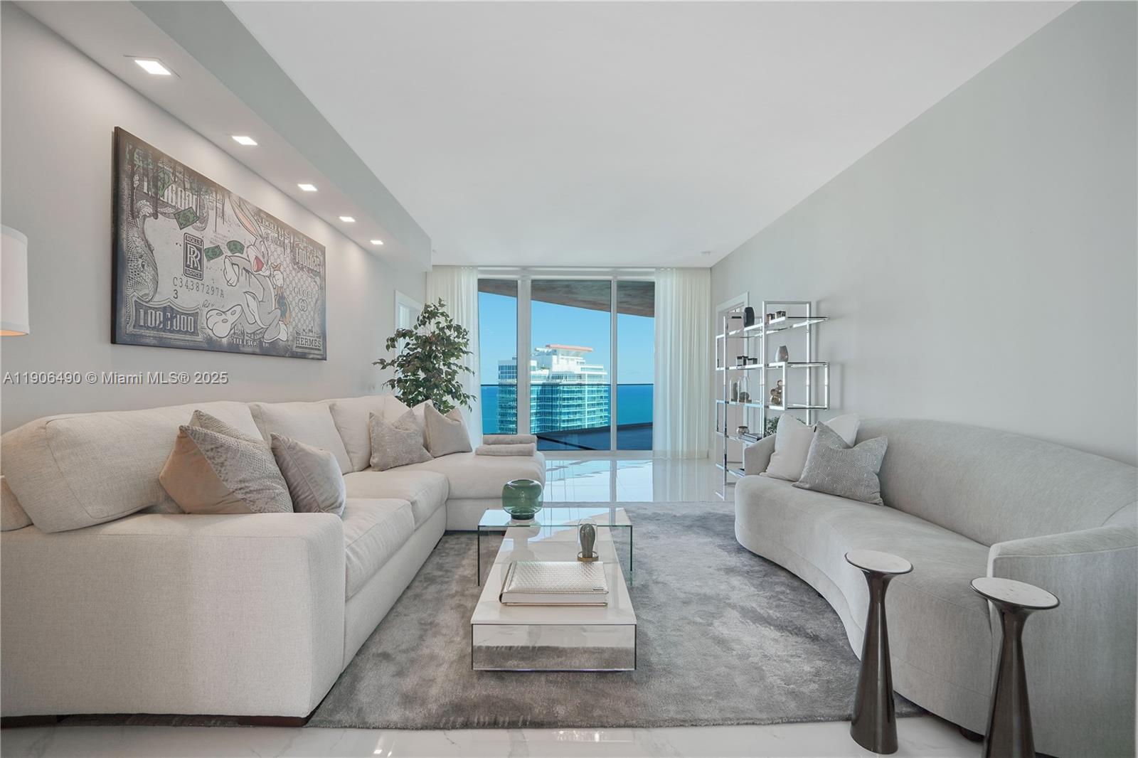 300 S Pointe Dr #4306, Miami Beach FL 33139