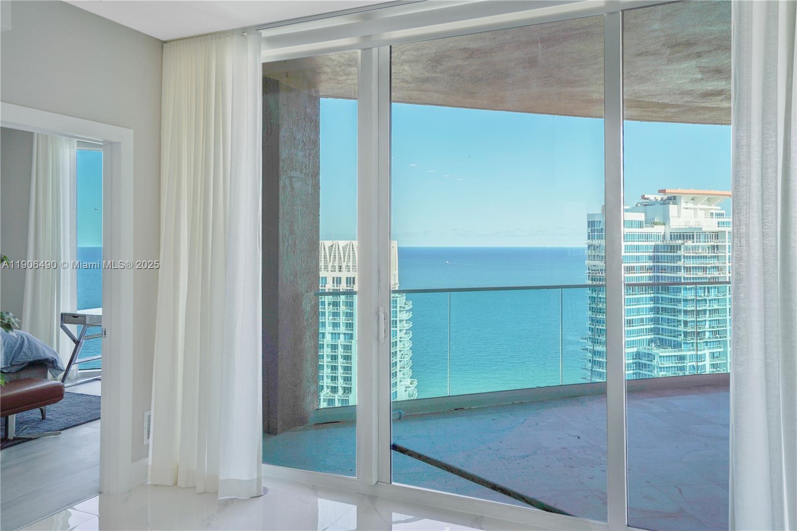 300 S Pointe Dr #4306, Miami Beach FL 33139
