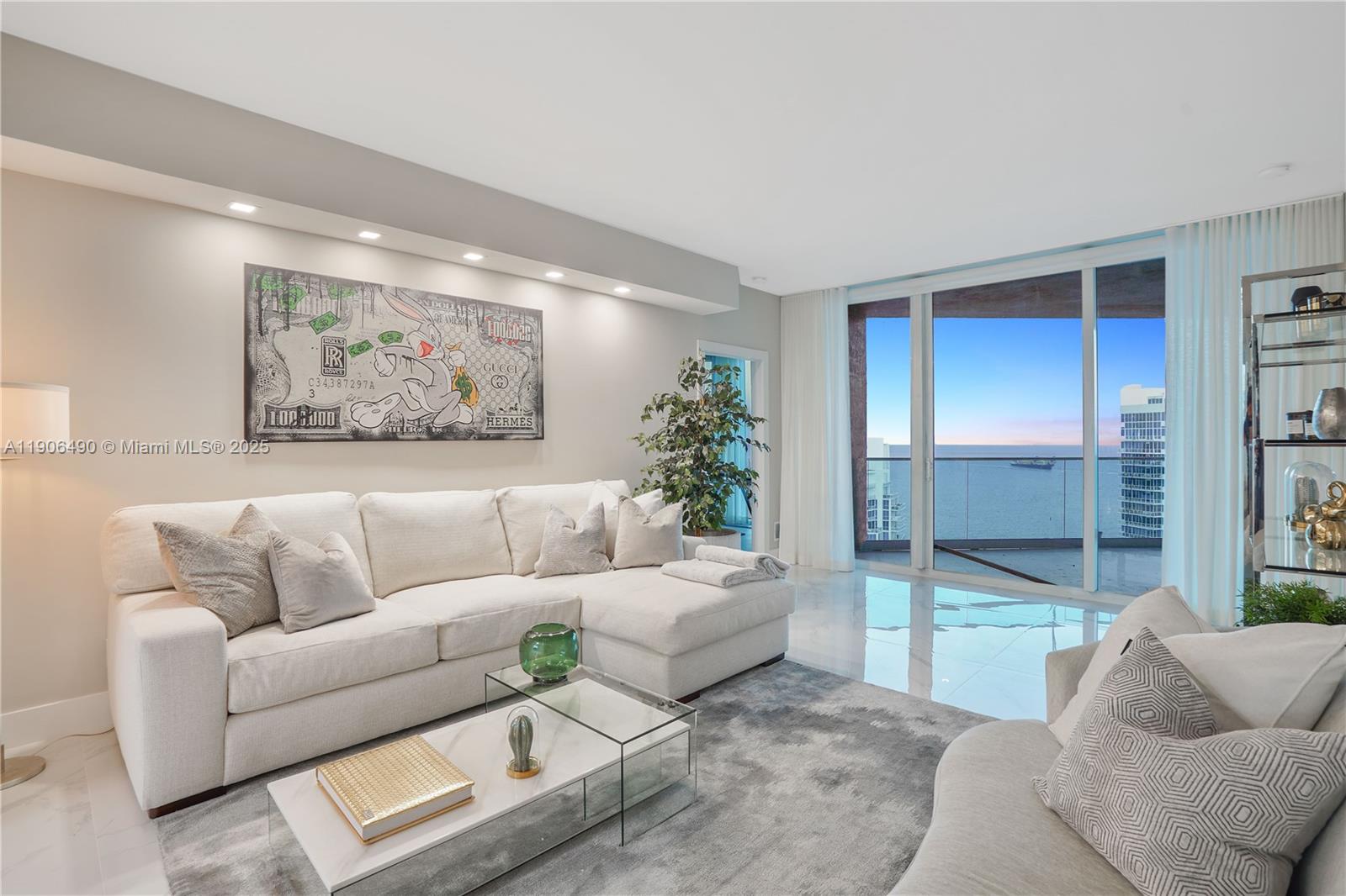 300 S Pointe Dr #4306, Miami Beach FL 33139