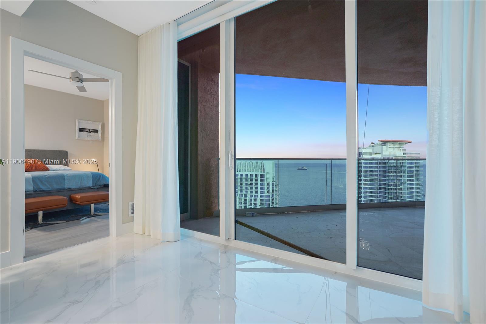 300 S Pointe Dr #4306, Miami Beach FL 33139