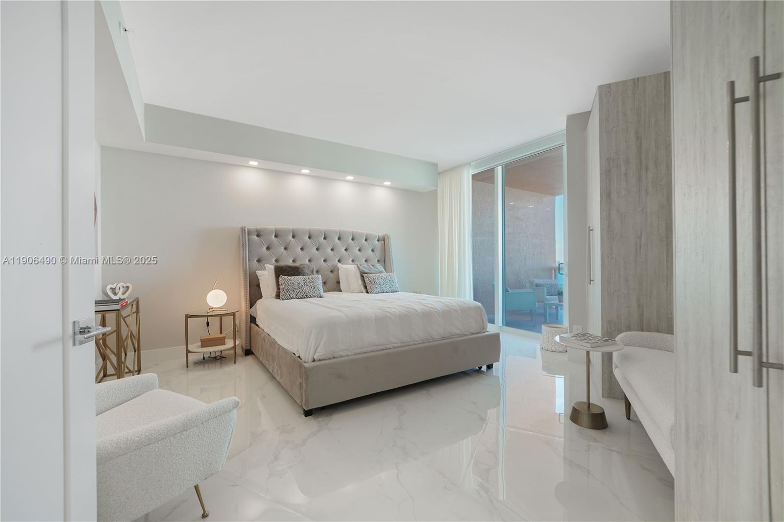 300 S Pointe Dr #4306, Miami Beach FL 33139