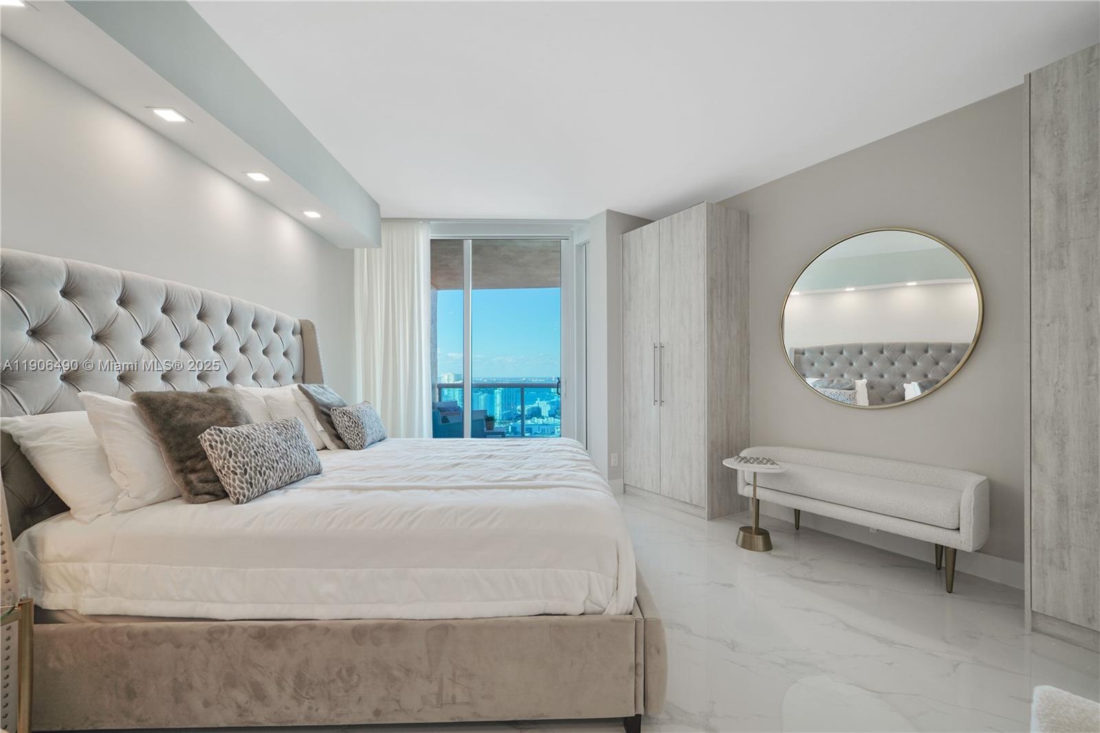 300 S Pointe Dr #4306, Miami Beach FL 33139
