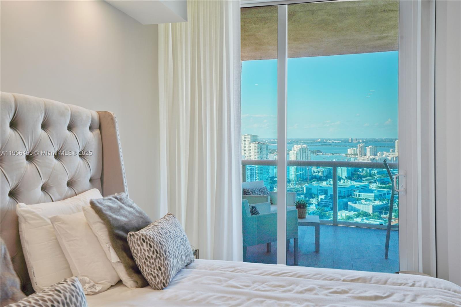 300 S Pointe Dr #4306, Miami Beach FL 33139