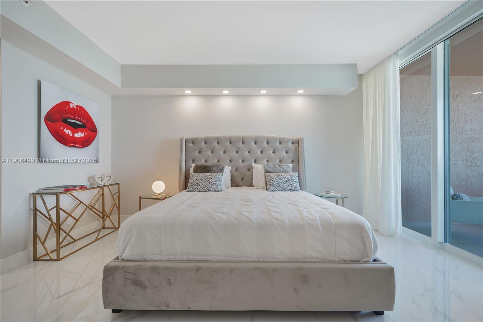 300 S Pointe Dr #4306, Miami Beach FL 33139