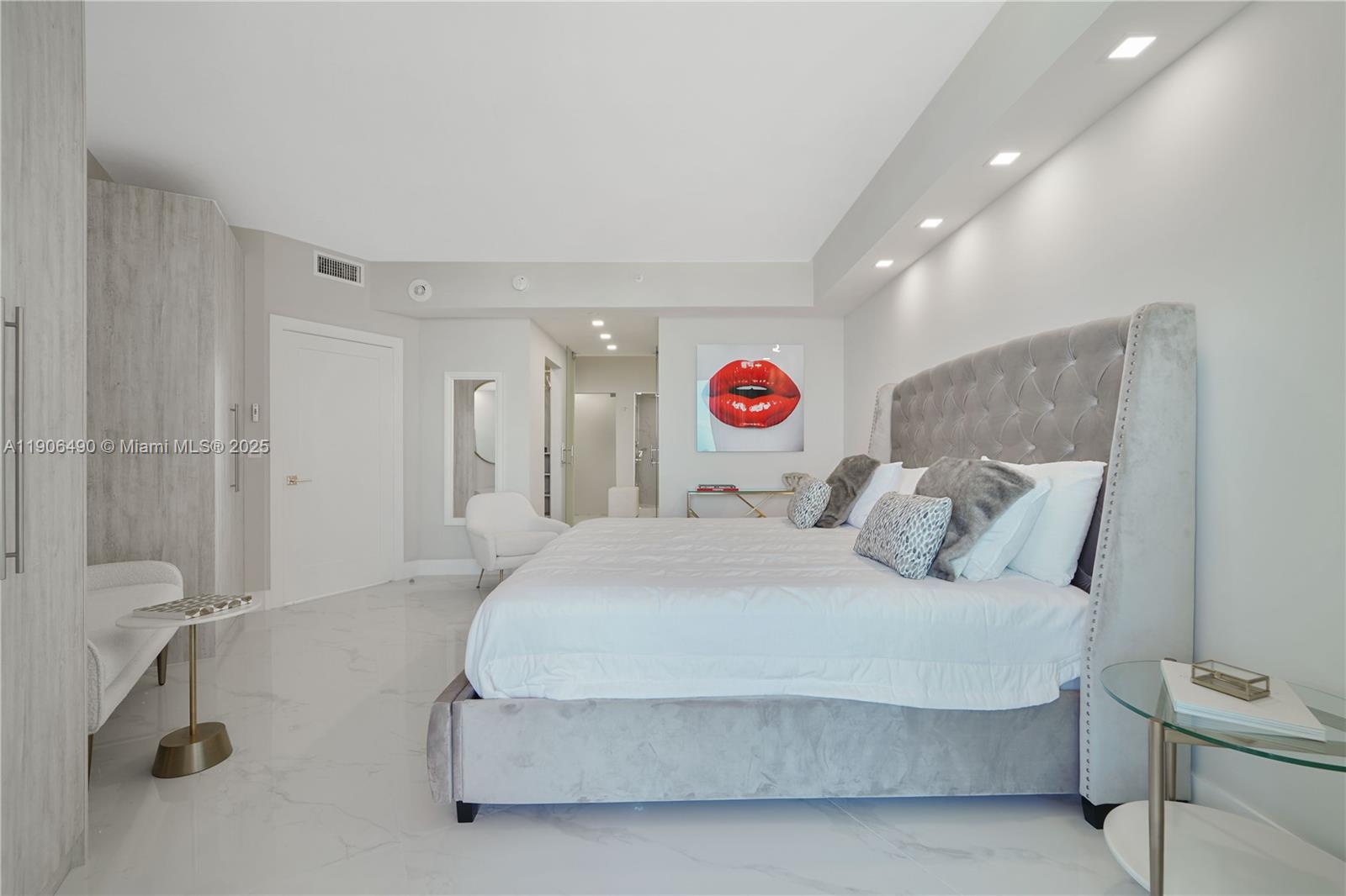 300 S Pointe Dr #4306, Miami Beach FL 33139