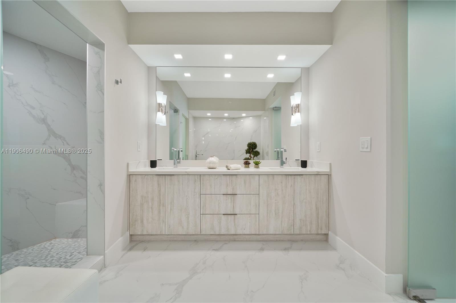 300 S Pointe Dr #4306, Miami Beach FL 33139