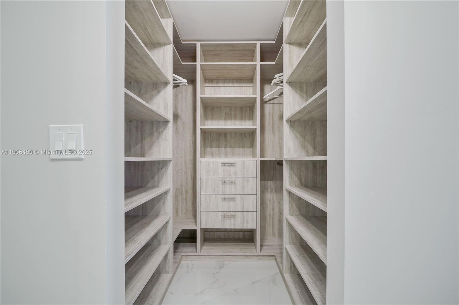300 S Pointe Dr #4306, Miami Beach FL 33139