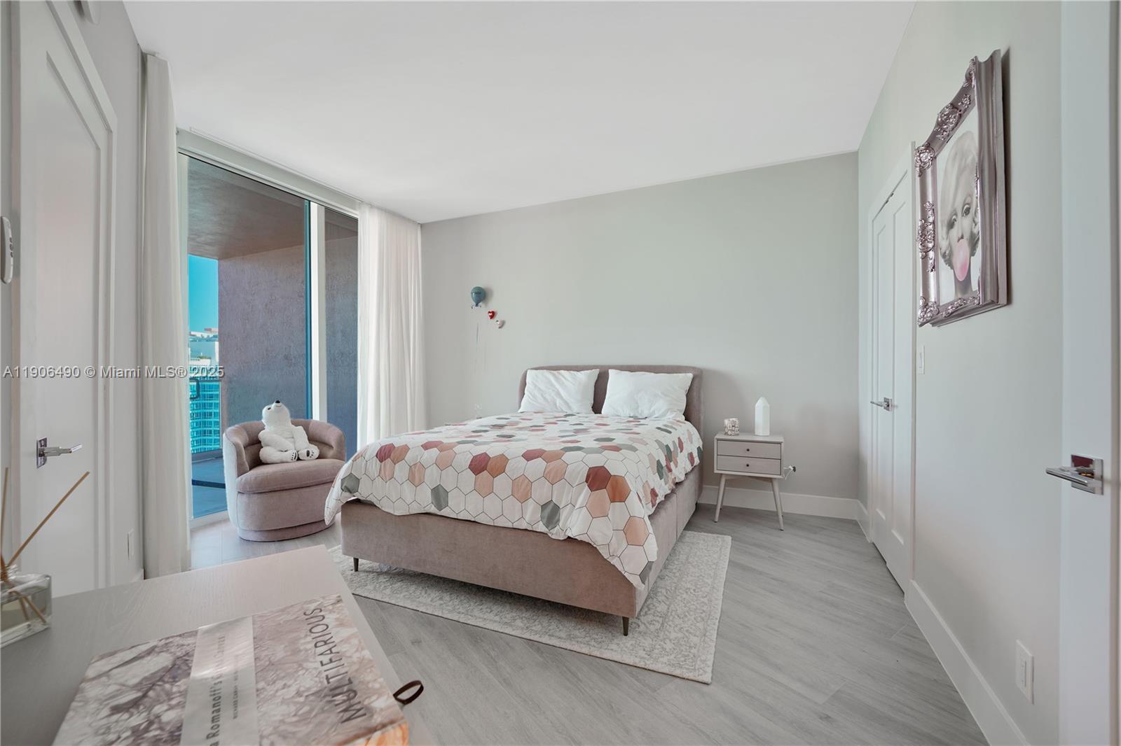 300 S Pointe Dr #4306, Miami Beach FL 33139
