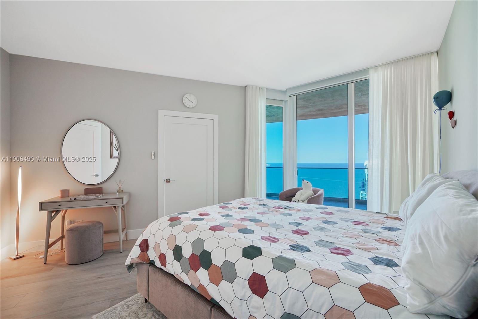 300 S Pointe Dr #4306, Miami Beach FL 33139
