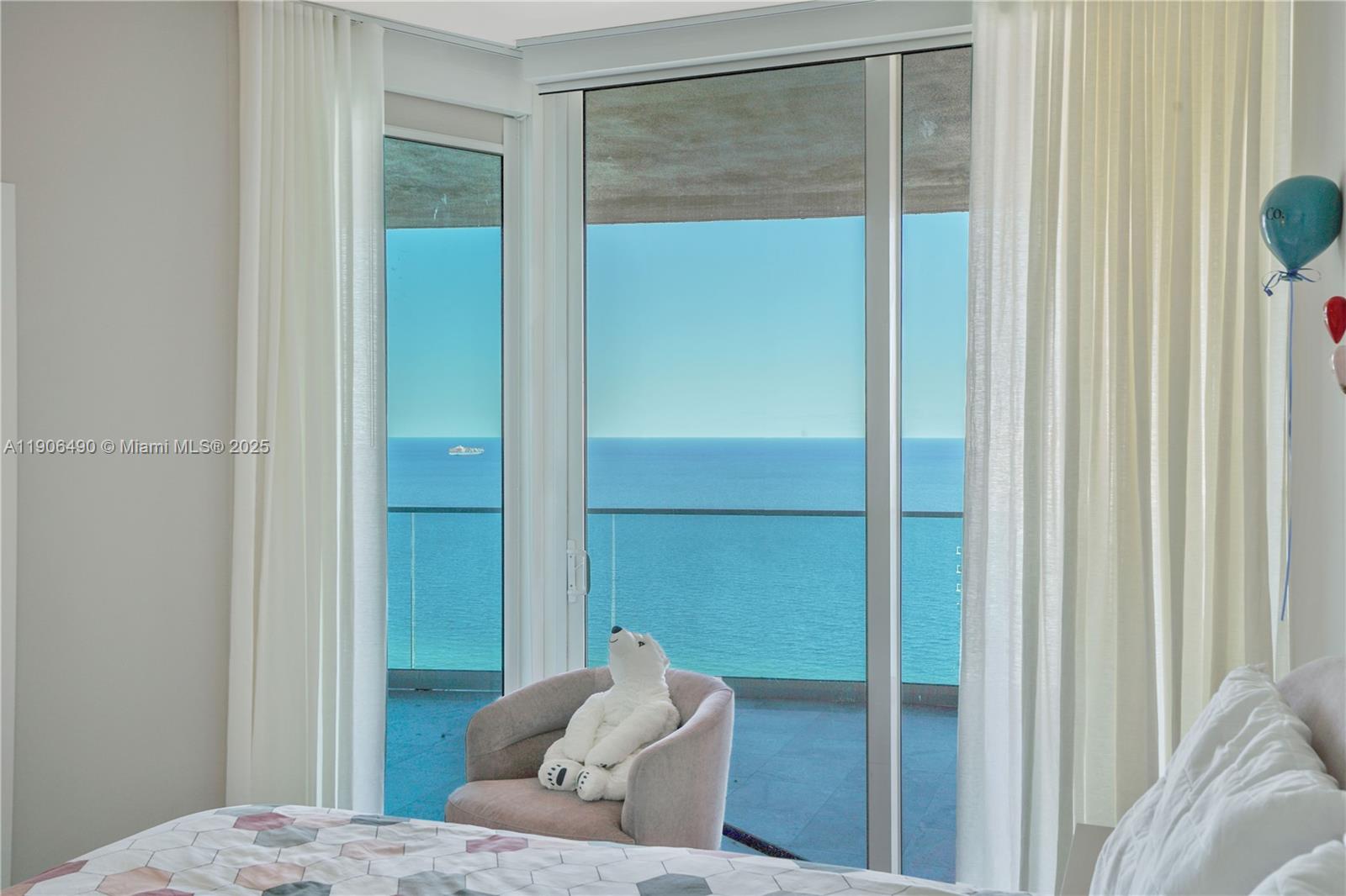 300 S Pointe Dr #4306, Miami Beach FL 33139