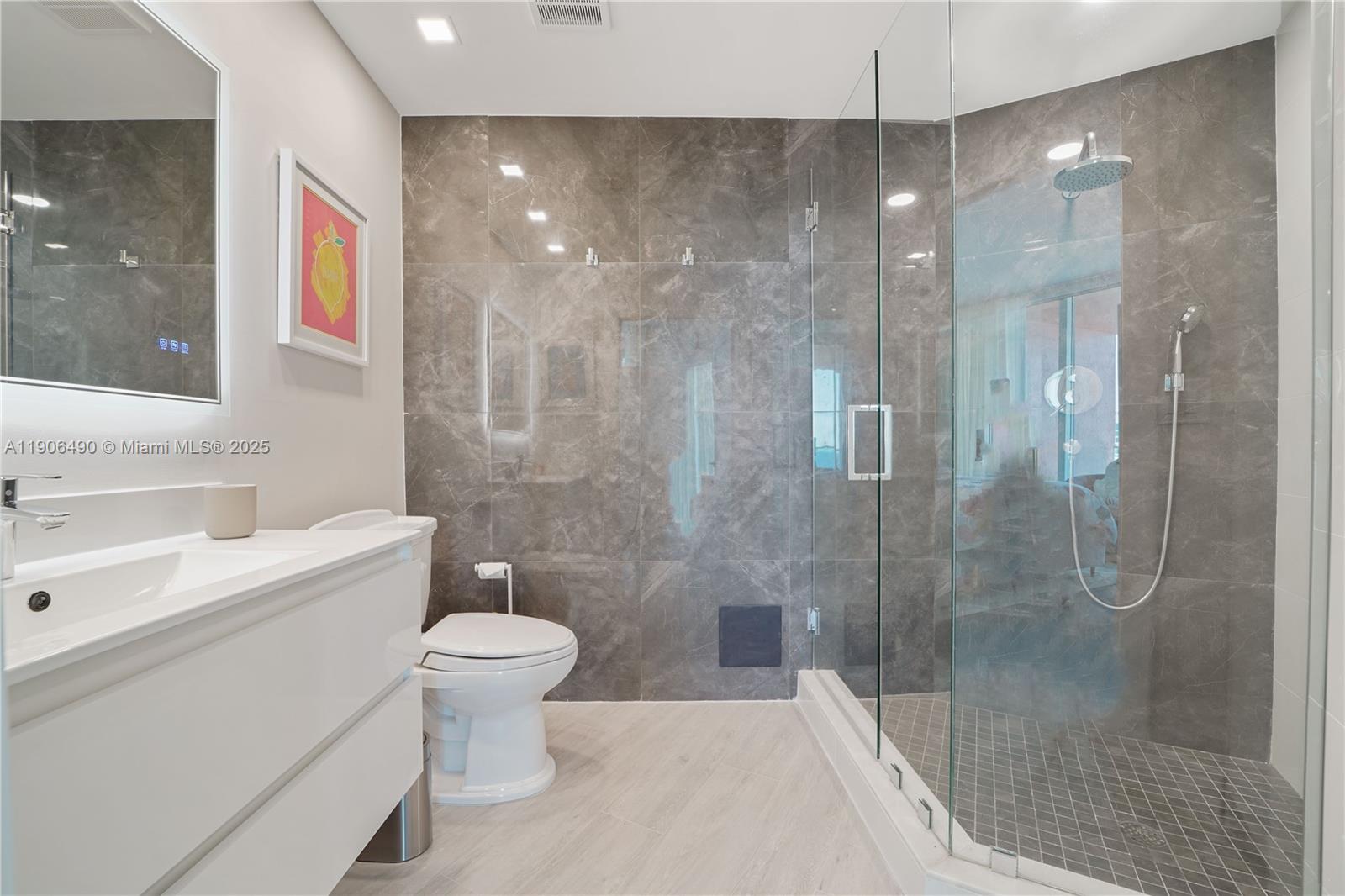 300 S Pointe Dr #4306, Miami Beach FL 33139