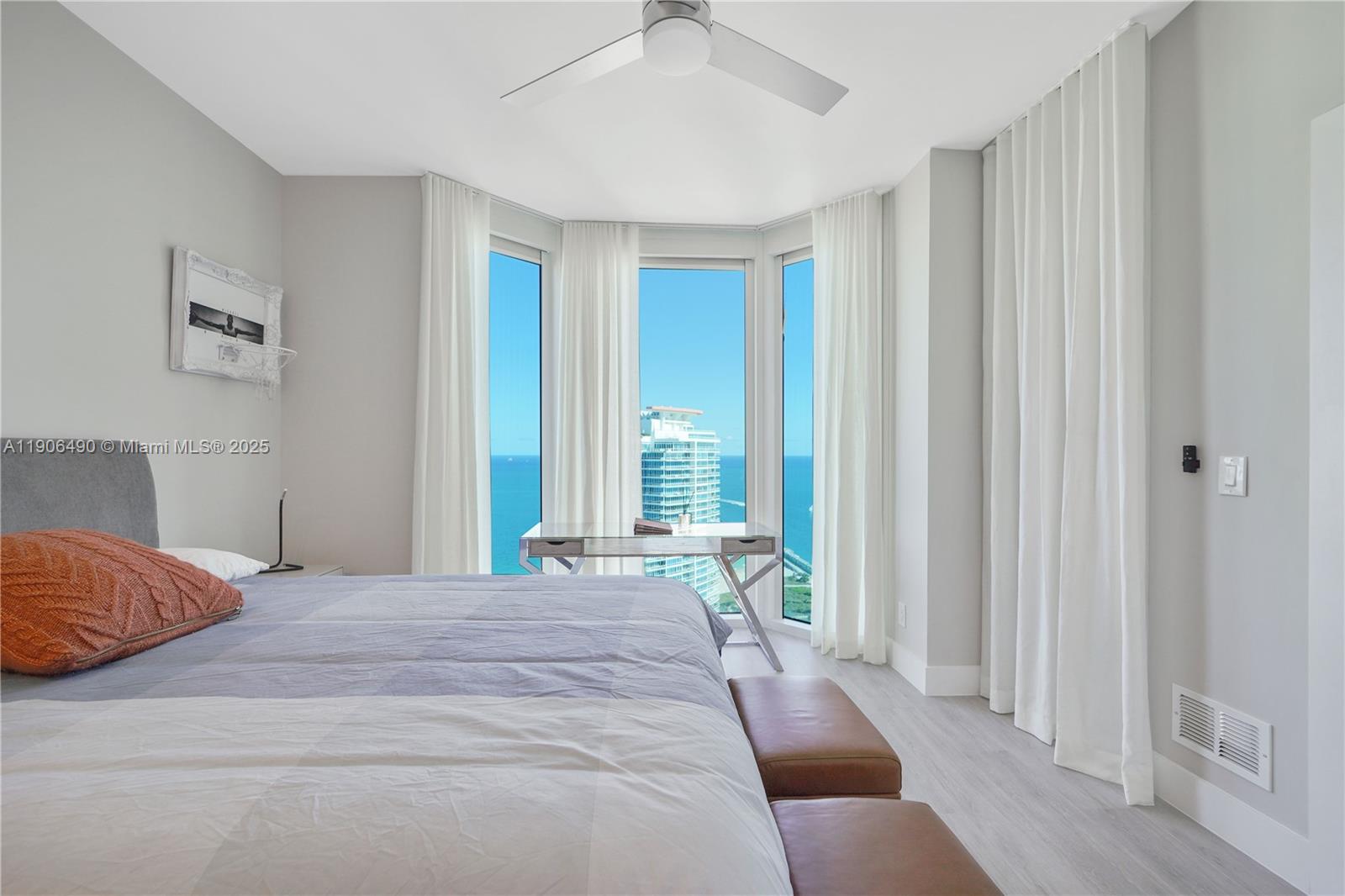 300 S Pointe Dr #4306, Miami Beach FL 33139