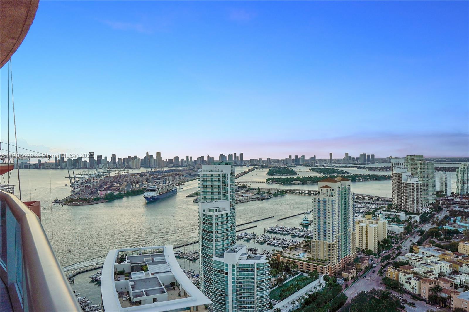300 S Pointe Dr #4306, Miami Beach FL 33139