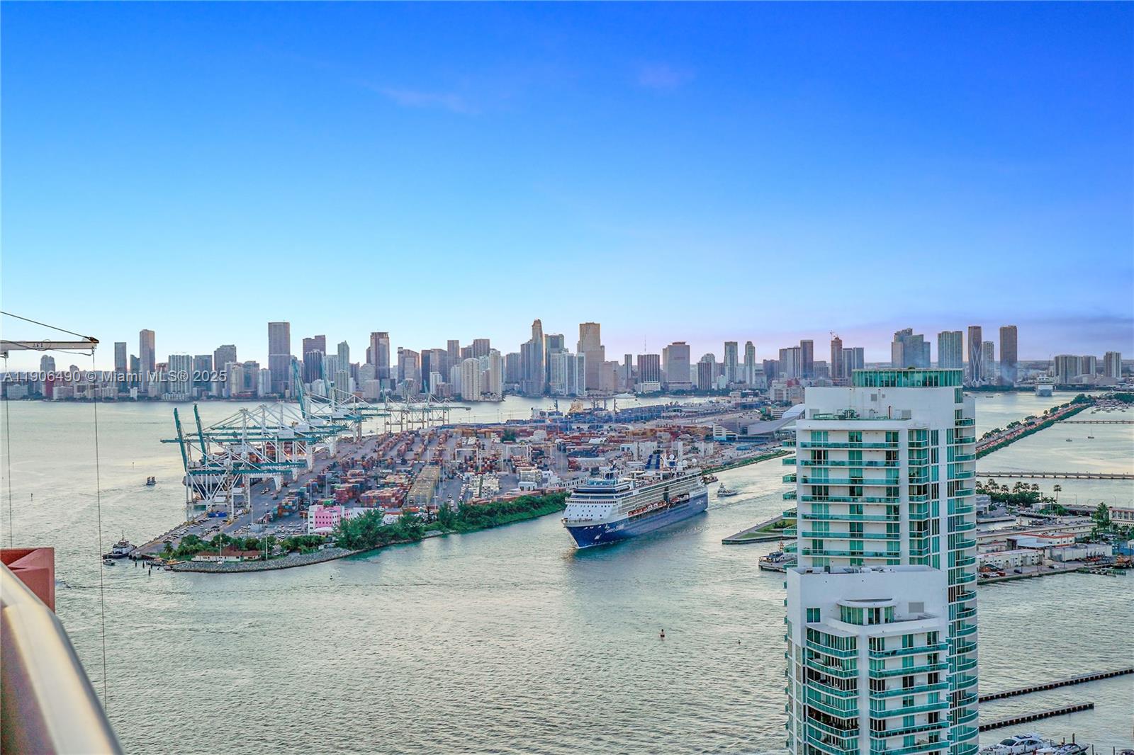 300 S Pointe Dr #4306, Miami Beach FL 33139