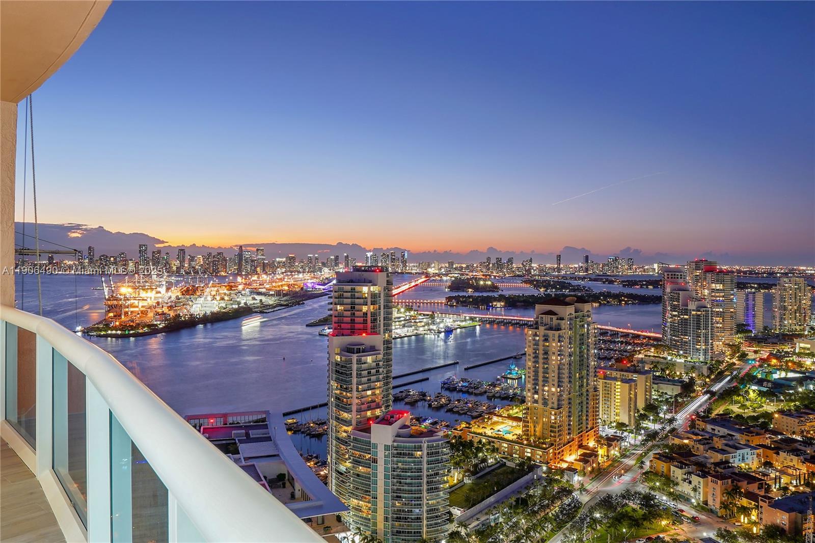 300 S Pointe Dr #4306, Miami Beach FL 33139