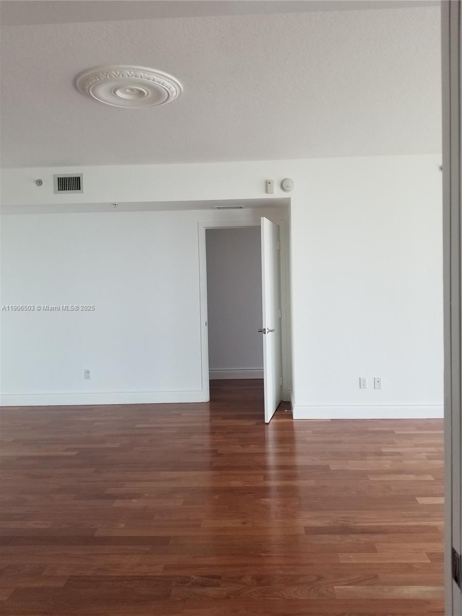 325 S Biscayne Blvd #521, Miami FL 33131