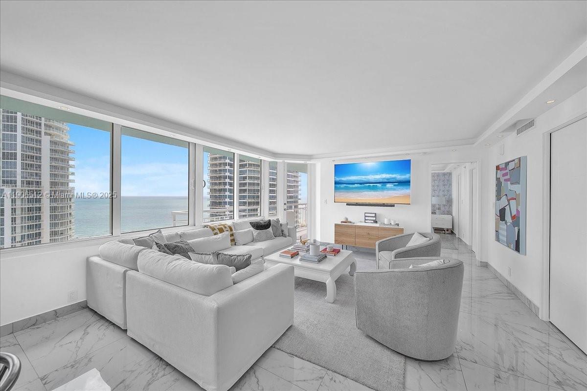 400 S Pointe Dr #2106, Miami Beach FL 33139