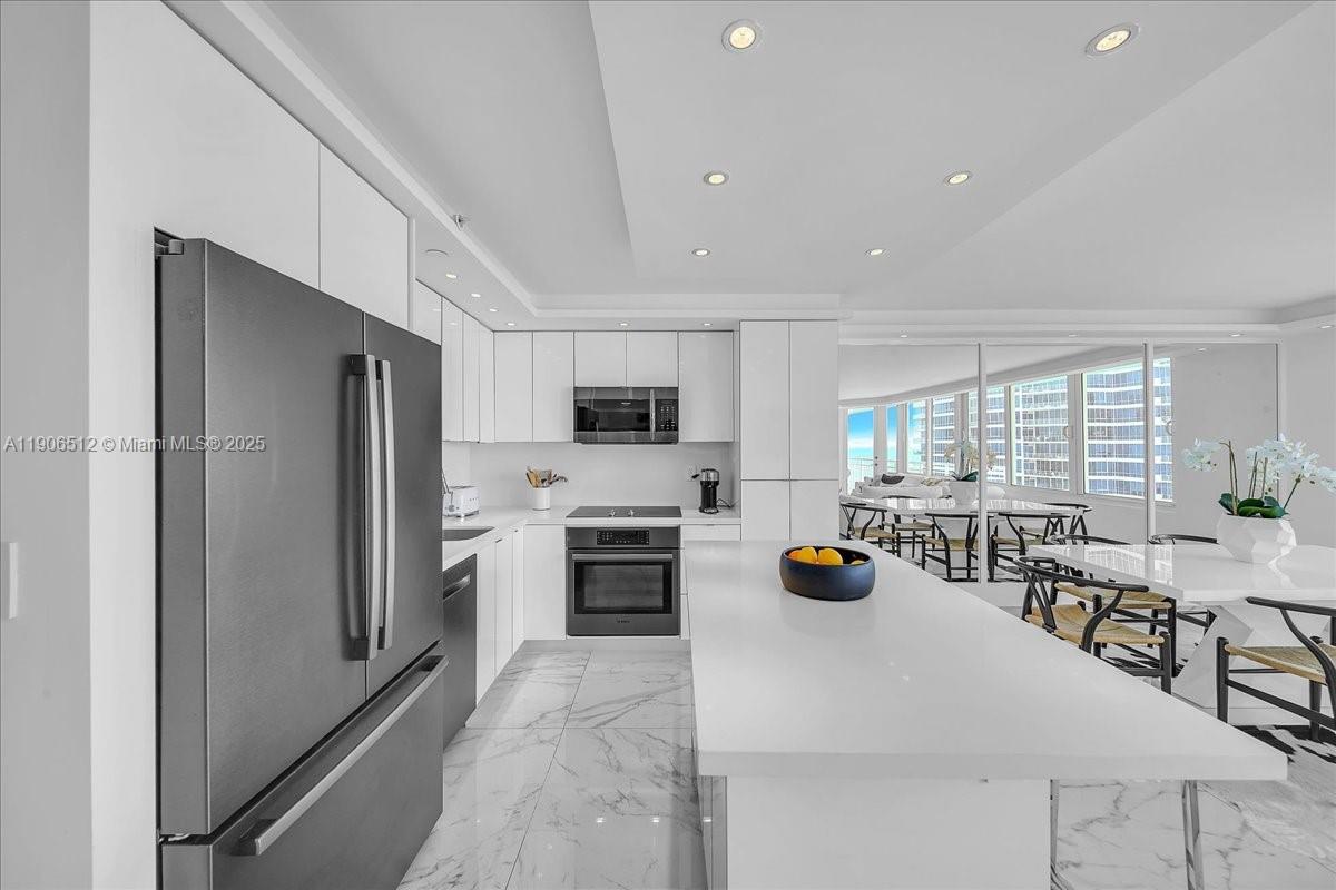 400 S Pointe Dr #2106, Miami Beach FL 33139