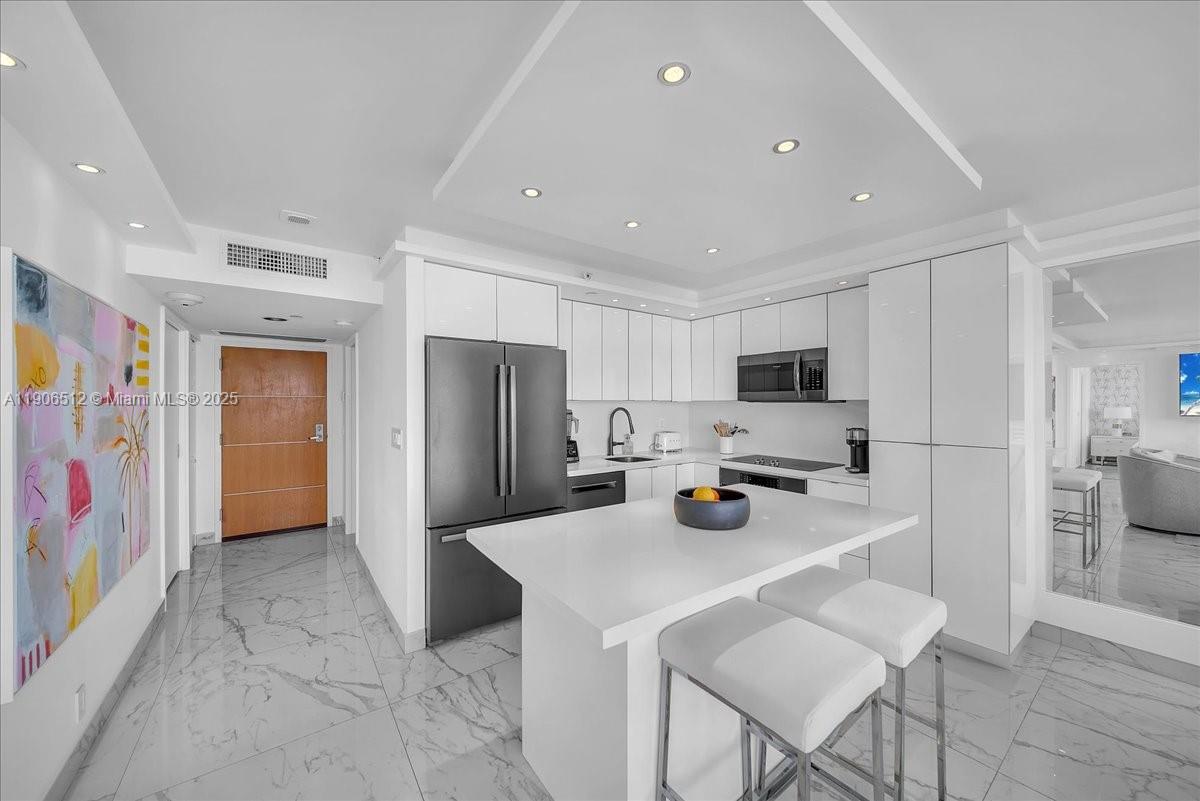 400 S Pointe Dr #2106, Miami Beach FL 33139