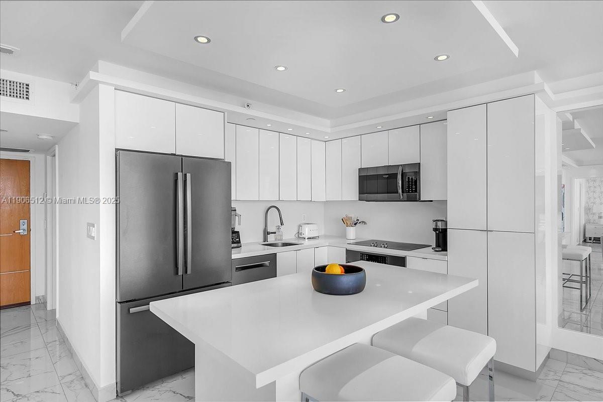 400 S Pointe Dr #2106, Miami Beach FL 33139