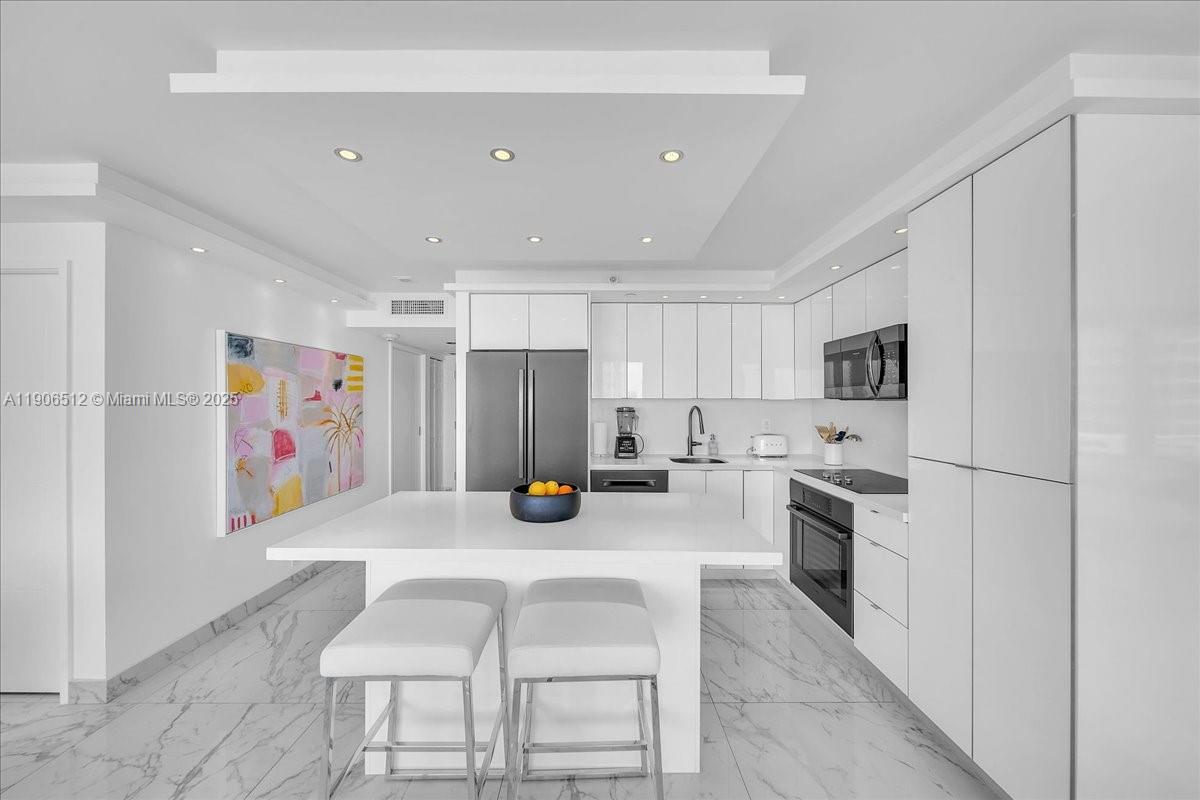 400 S Pointe Dr #2106, Miami Beach FL 33139